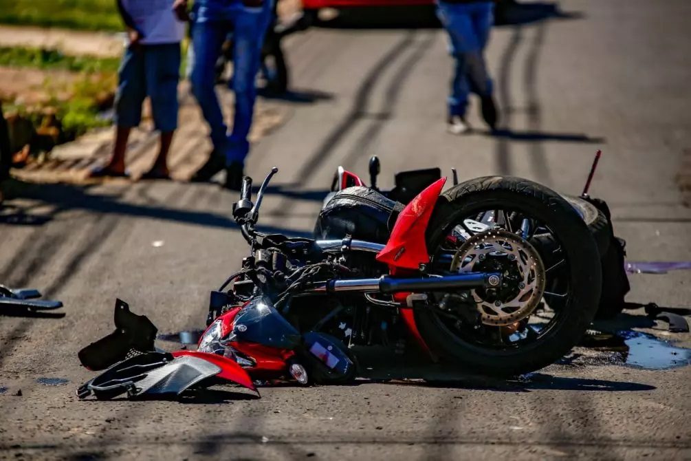 Imagens impressionantes: Grave acidente interrompe corrida da Moto