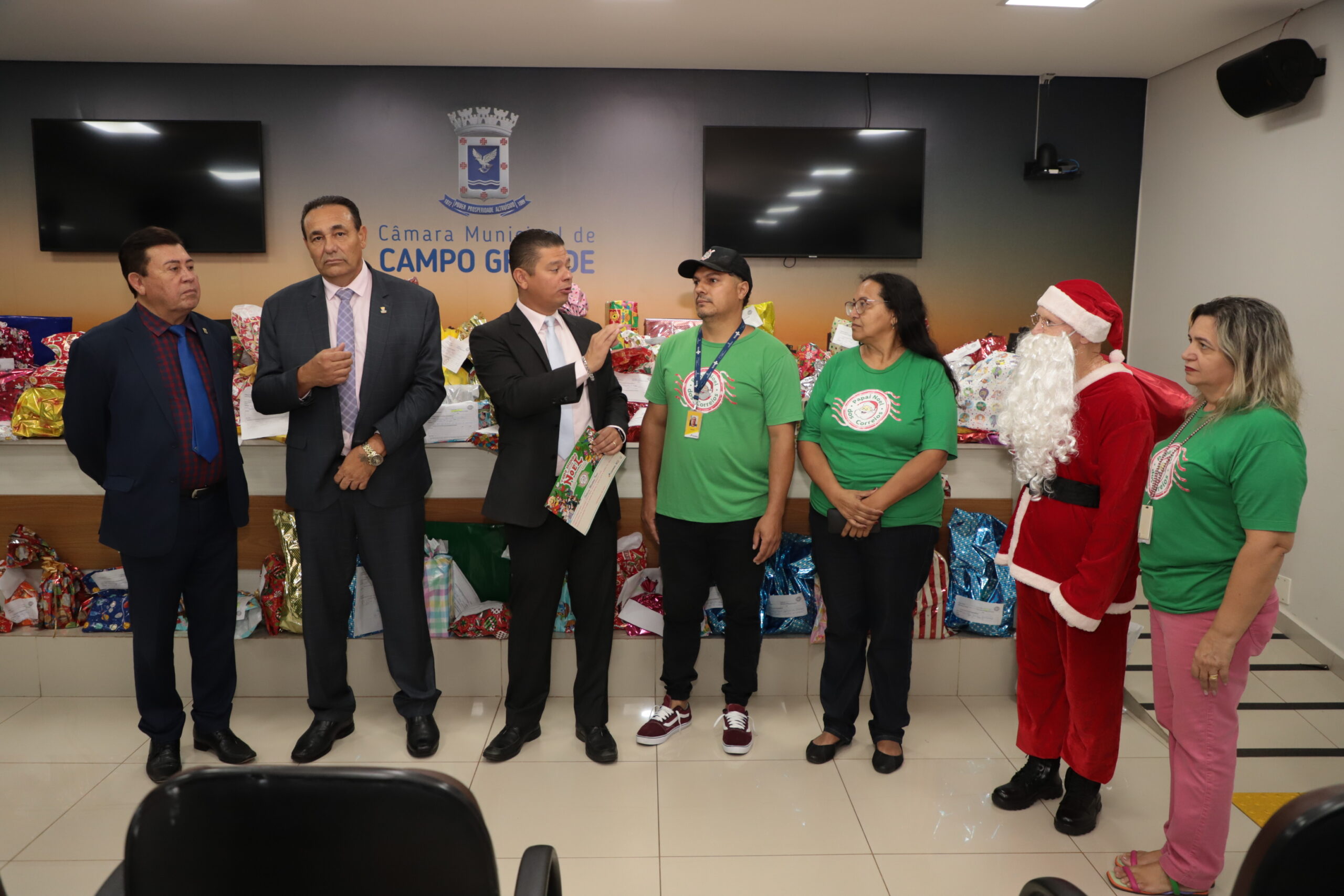 Campanha Papai Noel Solidário 2022 da UFPE arrecada brinquedos